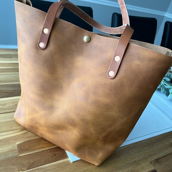 ♥️ KMM & Co Leather Tote in Distressed Ochre - Picture 6 of 15